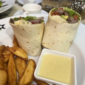 Wrap de Filetes de Res con Salsa de Curry
