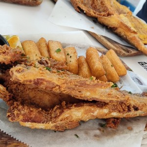 Pescado frito con yuca