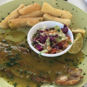 filete al curry con yuca frita