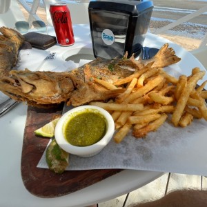 Corvina frita entera