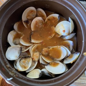 Sopa de almeja en salsa de ajo