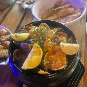 Empezamos Con: - Almejas al ajillo
