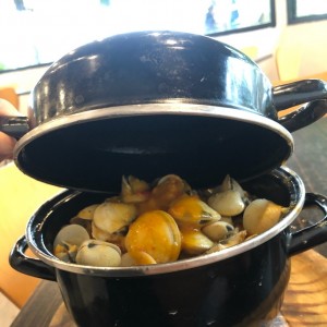 Almejas con Salsa de Ajo