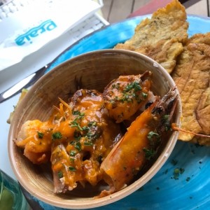 Langostinos al Ajillo con Patacones