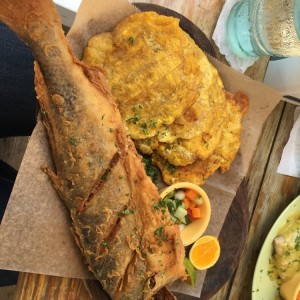 pescado frito con patacones