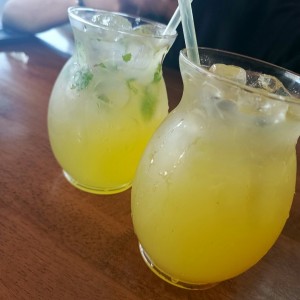 limonada y jugo de naranja