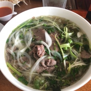 Pho de carnes mixtas