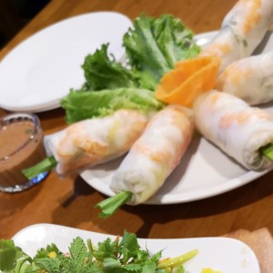 Rollos frescos con camarones