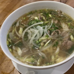 Pho con carne salteada (grande)