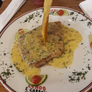filete de corvina al ajillo
