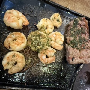 Carne con langostinos