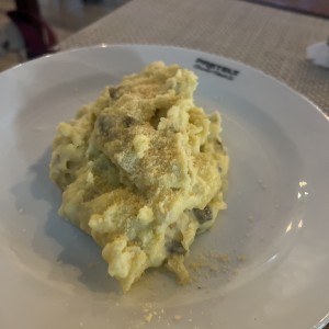 ARROZ PILAF , PAPAS FRITAS, PAPAS WEDGE , PURÉ RUSTICO,YUQUITAS,AROS DE CEBOLLA, VEGETALES AL VAPOR , MAC Y CHEESE.