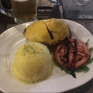 pollo relleno de bacon