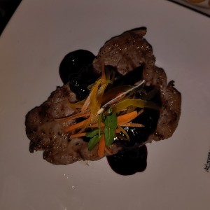Boston buttock con salsa de blueberry