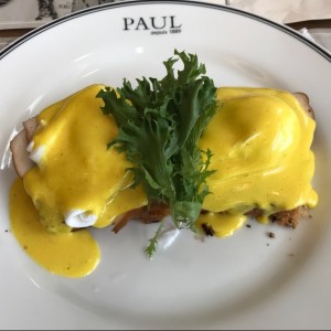 Huevos Benedictinos