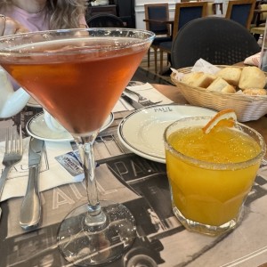 Cosmopolitan y Maragarita de maracuya