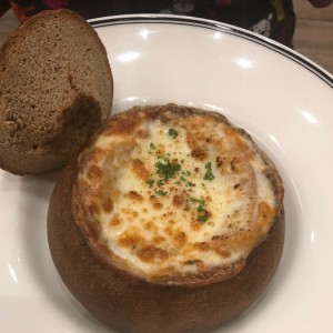 Sopa de cebolla.