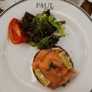 Papa Rayada, zalmon ahumado y queso crema de limon