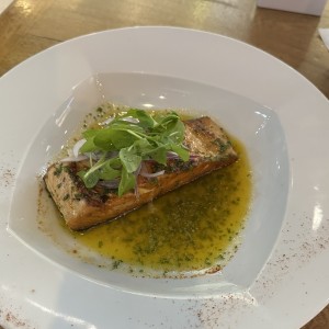 Salmon en mantequilla verde