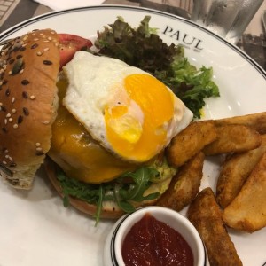 Hamburguesa de Res con huevo.