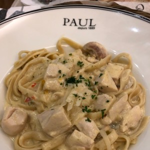 pasta con pollo y hongos