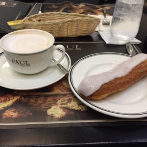eclair de vainilla y capuccino