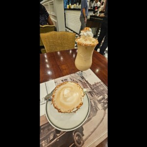 Capuchino de Coco Caliente y Frozen