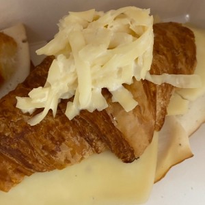 Croissant de jamon y queso