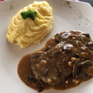 Bife al marsala con pure