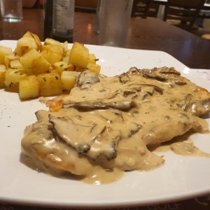 Pollo porcini con papas a la italiana 