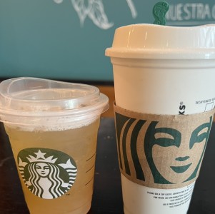 Iced green tea y caramel machiato