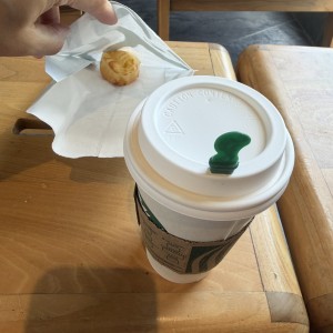 Caramel Macchiato y pan de queso