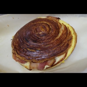 Bacon Gouda Bun Roll