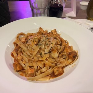 Pasta a la pomodoro con pollo