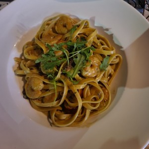 fettucini de camarones