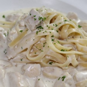 Pasta alfredo con pollo