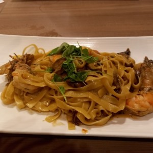 Pasta con Hongos porcini y langostinos