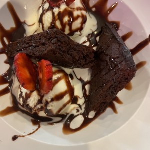 Brownie con helado