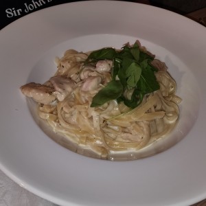 Pasta Alfredo con pollo