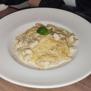 Pasta alfredo con pollo
