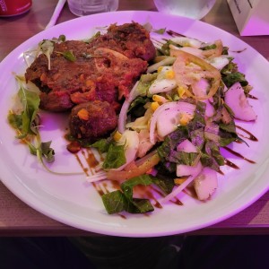Ossobuco al horno con Ensalada mixta
