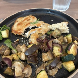 Pollo alla griega con vegetales 