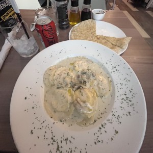 Pasta con un salsa de la casa ?