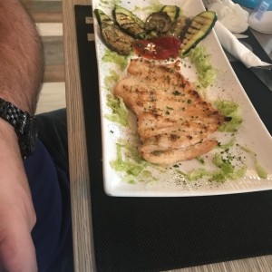 pechuga a la parrilla con vegetales