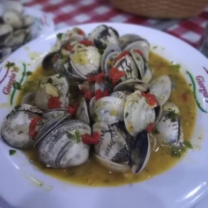 almejas al ajillo.