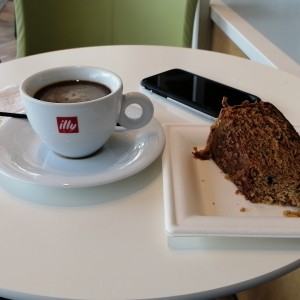 Americano con cake de Zanahoria