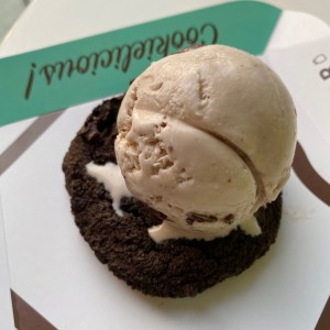 Galleta de chocolate con helado!