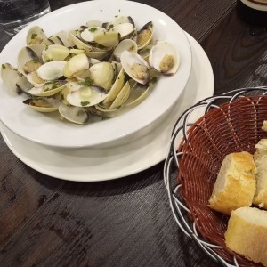 Mariscos - Almejas al Ajillo