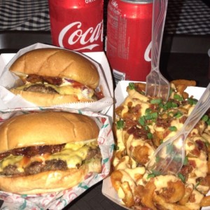 Hamburguesa highway con bacon y Papas anti