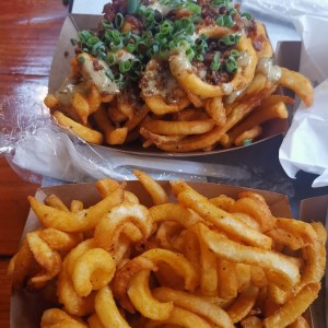 Papas curly con bacon y originales